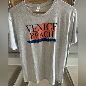 Men’s L Venice Beach Next Level Lightweight Shirt